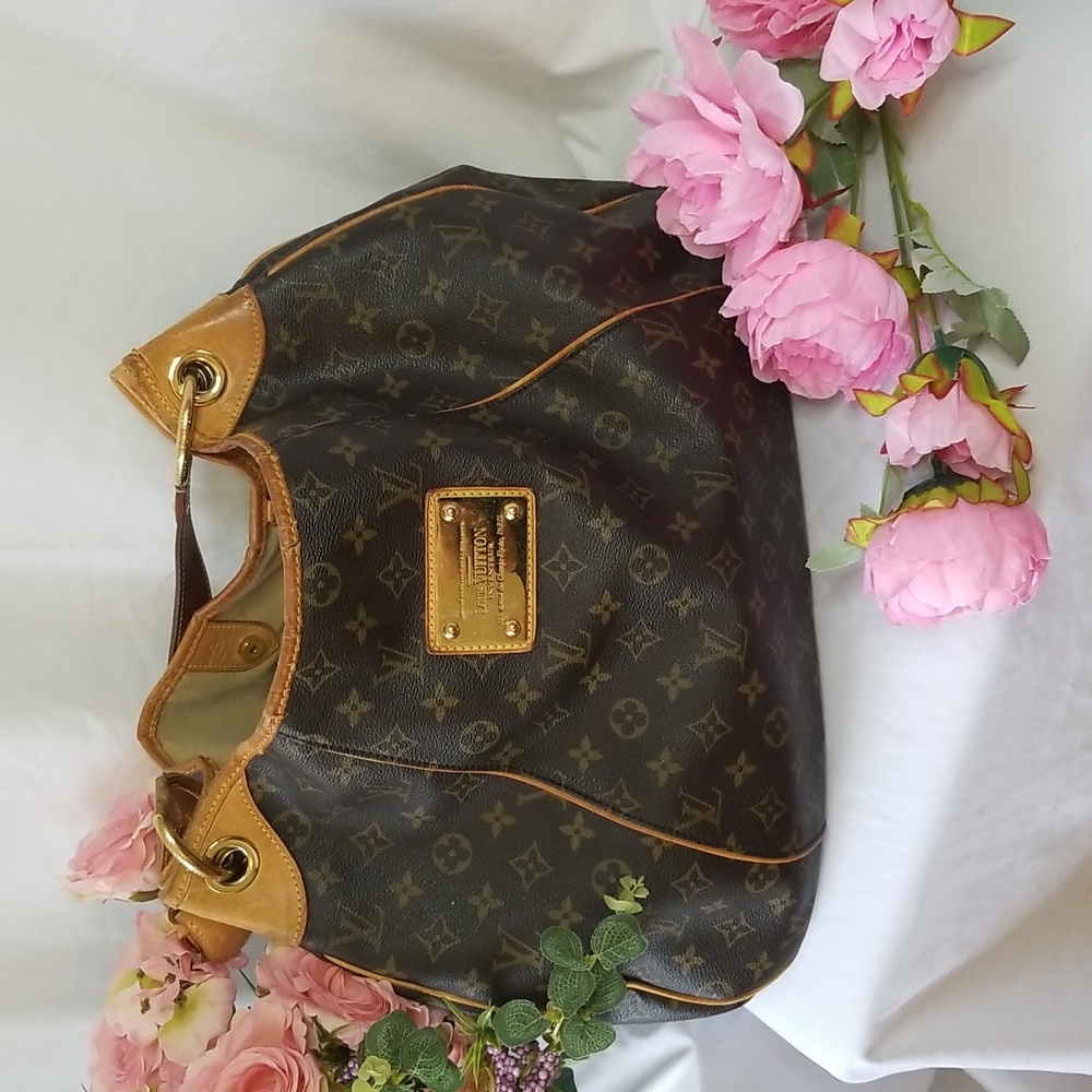Reposhing- LV GALLERIA MONOGRAM PM